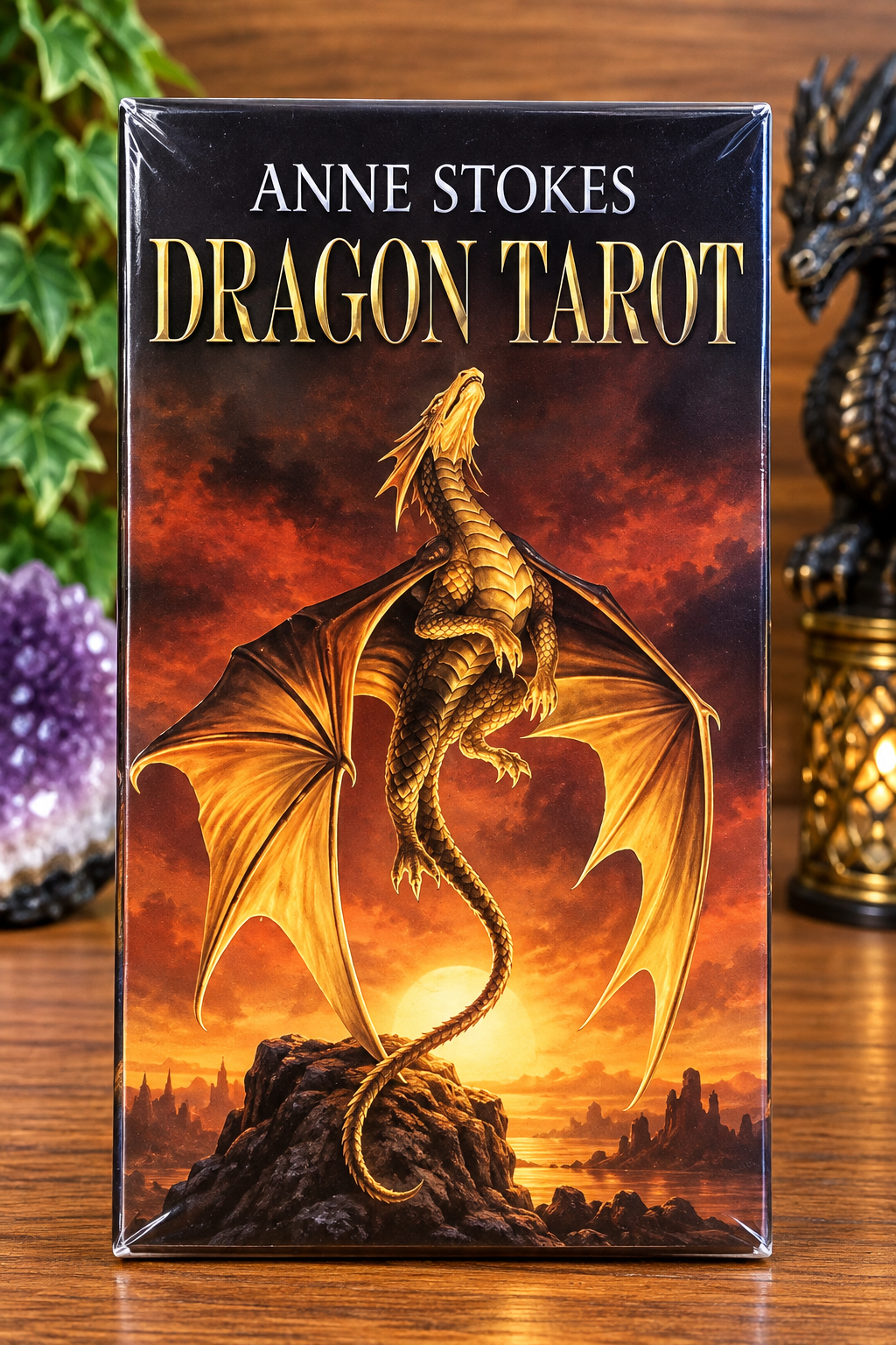 Tarot Dragon Anne Stokes Caixa de tarot com dragão dourado e texto ANNE STOKES DRAGON TAROT