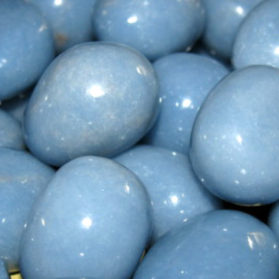 Ovos ou amêndoas azul claro brilhantes, close-up
