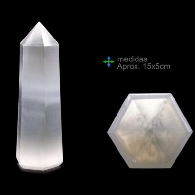 Cristal translúcido hexagonal prisma com topo pirâmide