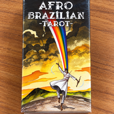 Caixa de tarot Afro Brazilian com figura humana e arco-íris