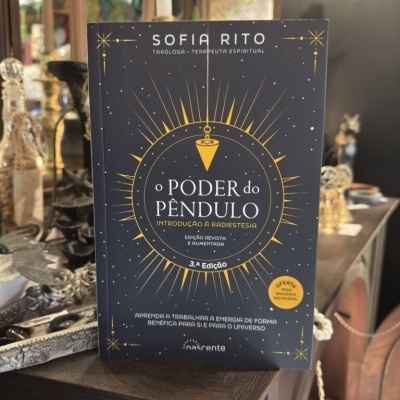 Capa do livro O Poder do Pêndulo com fundo azul escuro e detalhes dourados.