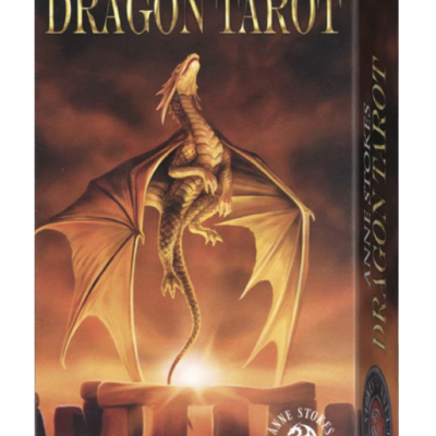 Caixa do baralho Anne Stokes Dragon Tarot com dragão dourado e formação rochosa sobre fundo laranja