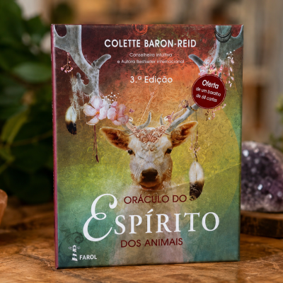 Capa de livro com cabeça de cervo e galhadas decoradas, título e autor visíveis