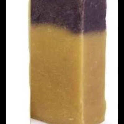 Sabonete artesanal retangular bicolor amarelo e roxo escuro