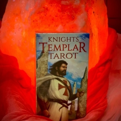 Baralho Knights Templar Tarot com cavaleiro templário em caixa de cartão