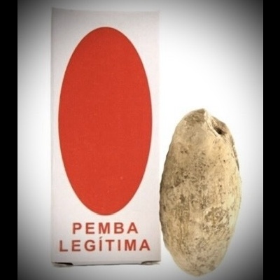 Pacote branco com oval vermelho e texto PE mba LEGÍTIMA e pedra de pemba natural