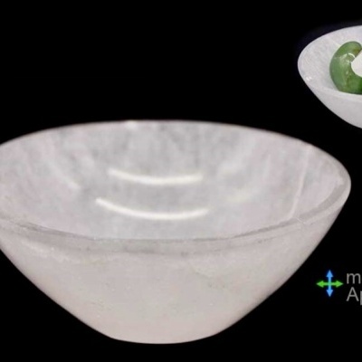 Taça pequena translúcida branca, aproximadamente 10 cm