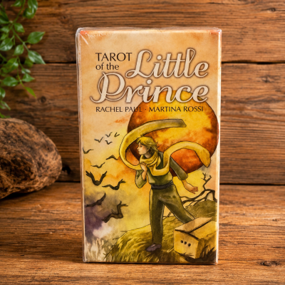 Caixa de baralho Tarot of the Little Prince com ilustração da personagem principal e fundo artístico.