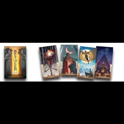 Cinco cartas de tarot coloridas e uma caixa preta com o texto BETWEEN Tarot