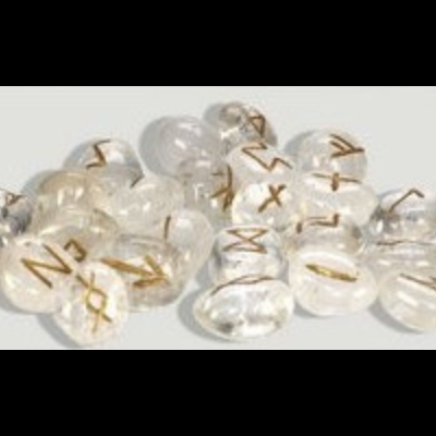 Pedras transparentes com runas douradas