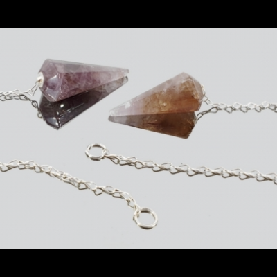 Pendulos de cristal violeta e castanho com corrente prateada