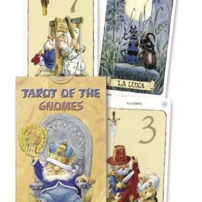 Cartas de tarot ilustradas com gnomos e caixa do conjunto TAROT OF THE GNOMES