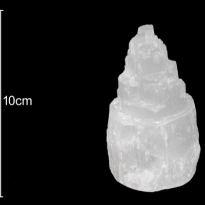 Cristal branco translúcido em forma de torre com escala de 10 cm