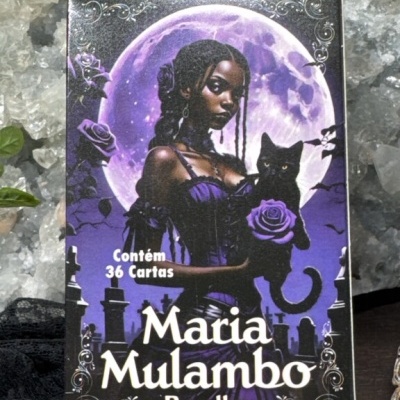 Caixa de baralho Maria Mulambo com ilustração de mulher, gato preto e lua cheia