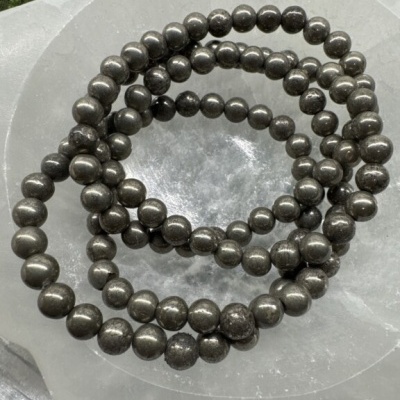 Colar ou pulseira de contas esféricas metálicas brilhantes