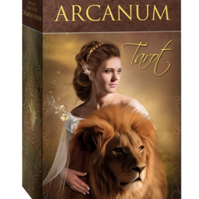 Caixa de baralho de tarot ARCANUM com imagem de mulher e leão