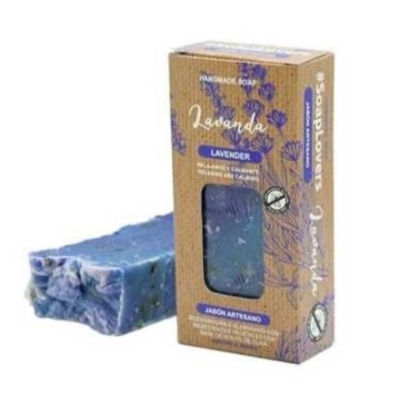 Sabonete artesanal barra azul lavanda com embalagem papel kraft e flores roxas