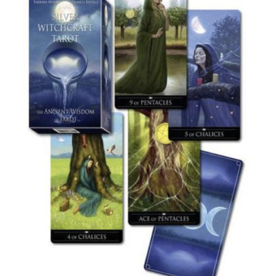 Caixa azul de baralho de tarot e cartas ilustradas com figuras humanas e símbolos