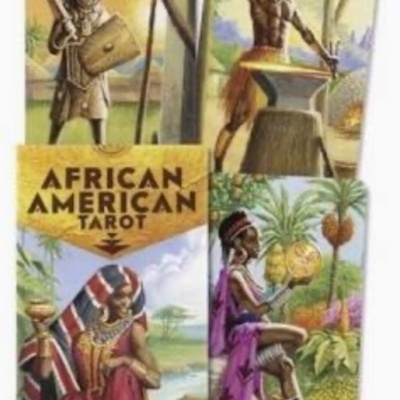 Cartas de tarot African American com ilustrações de figuras africanas em cenário natural