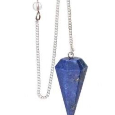 Pêndulo de pedra azul e corrente prateada