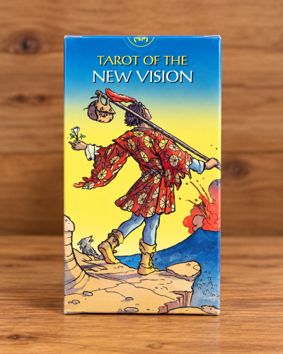 Caixa do baralho de cartas Tarot com ilustração colorida e texto TAROT OF THE NEW VISION