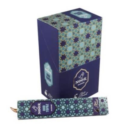 Embalagem e caixa de incenso Noor Oud Topaz com padrão azul e branco