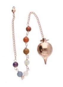 Pendulum dourado com pedras coloridas e peso em forma de pêra