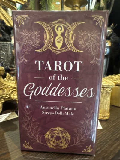Caixa do baralho de tarot TAROT of the Goddesses com texto e símbolos dourados sobre fundo roxo.