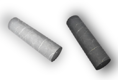Dois cilindros de giz cinza claro e preto com marcas brancas