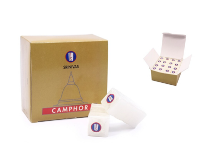 Caixa dourada e blocos brancos embalados individualmente com etiquetas e texto CAMPHOR da marca SRINIVAS