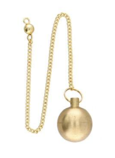 Colar de metal dourado com pendente esférico e corrente