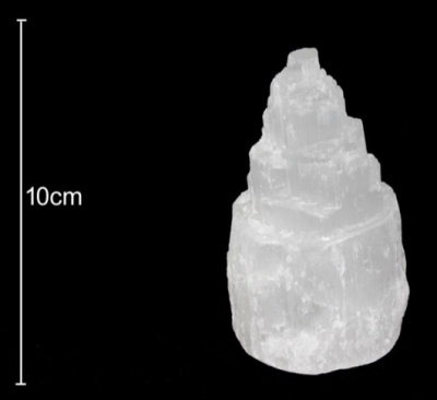 Cristal branco translúcido em forma de torre com escala de 10 cm