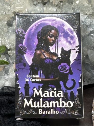 Caixa de baralho Maria Mulambo com ilustração de mulher, gato preto e lua cheia