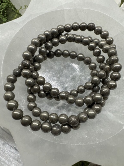 Colar ou pulseira de contas esféricas metálicas brilhantes