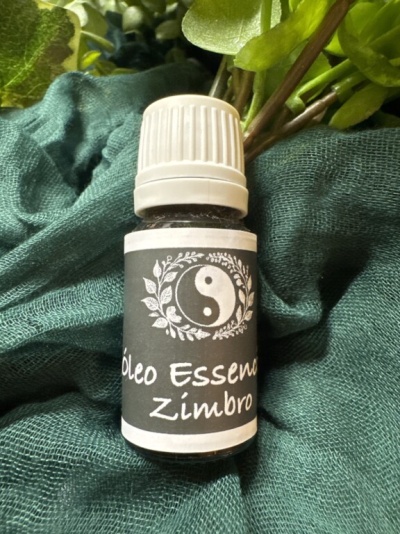 Frasco de óleo essencial de Zimbro com etiqueta preta e símbolo yin-yang
