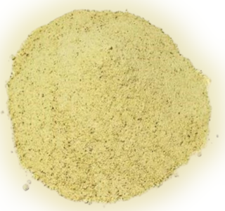 Pó granular amarelo esverdeado sobre fundo branco