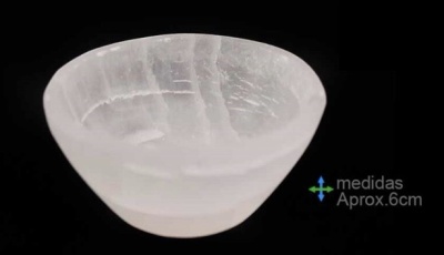 Tigela translúcida cristalina com indicação de medidas aproximadamente 6 cm