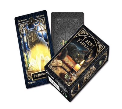 Caixa e cartas de tarô com ilustração de gato preto e vela