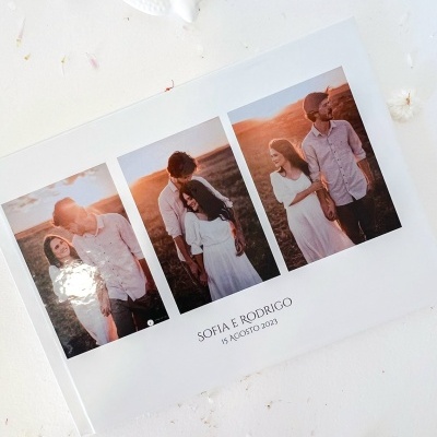 Livro branco com fotos de casal e texto Sofia e Rodrigo 15 Agosto 2023