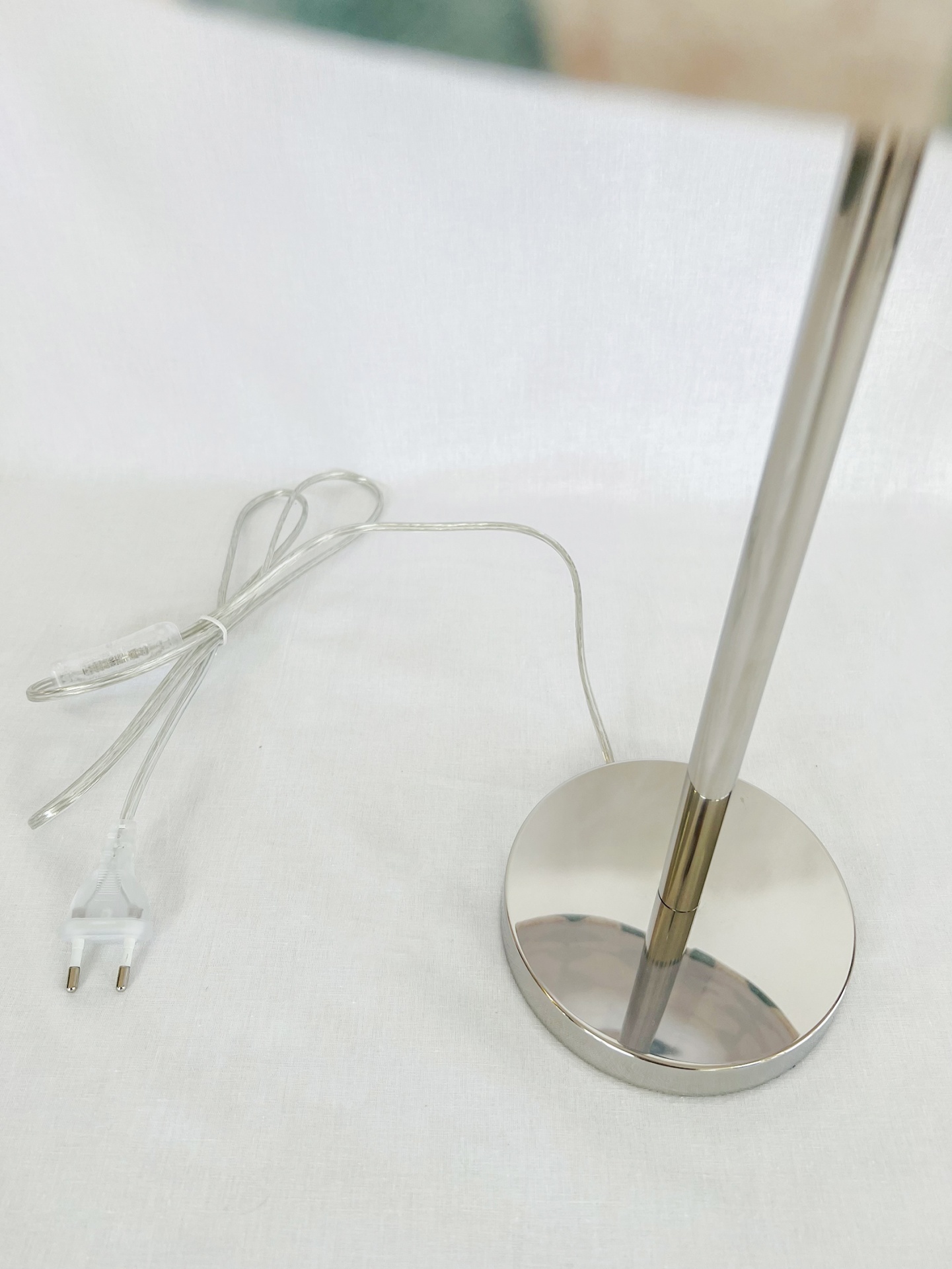 MF008 Base e cabo de candeeiro metálico com ficha de tomada