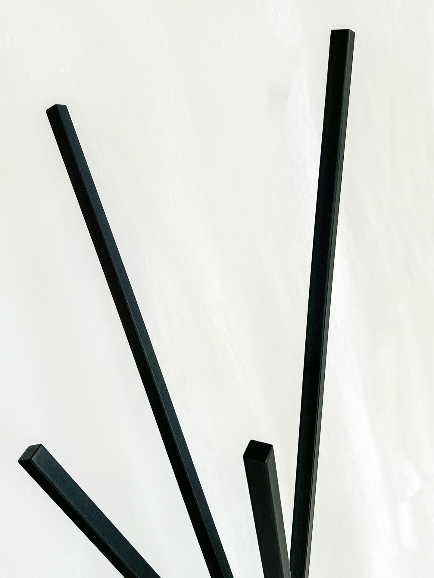 Bengaleiro001 Hastes retangulares pretas em fundo branco