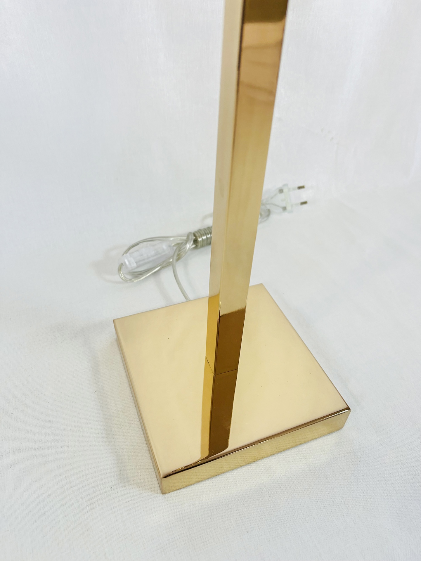 MF0019 Base antiga de lâmpada dourada com cabo elétrico transparente