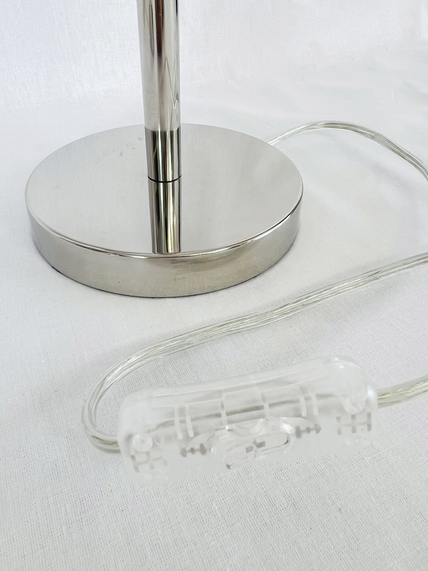 MF008 Base de candeeiro metálica prateada com cabo transparente e interruptor