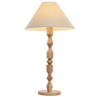 Candeeiro de mesa em madeira clara com cúpula bege