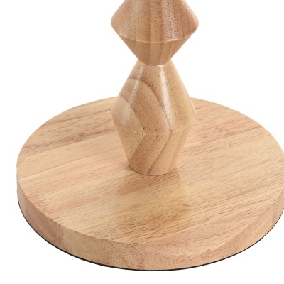 Suporte decorativo de madeira com base circular e estrutura esculpida.