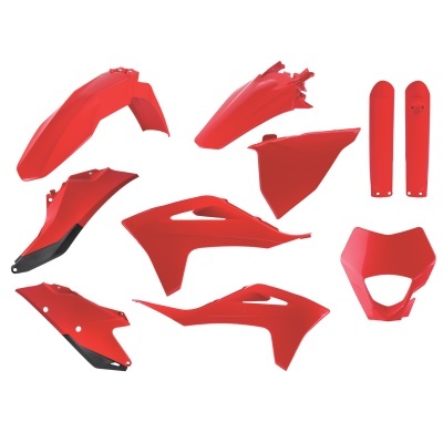 Peças em plástico vermelho para motocicleta sobre fundo branco