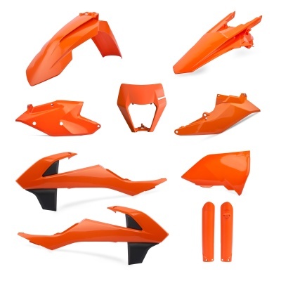 Conjunto de peças plásticas laranja para moto em fundo branco.