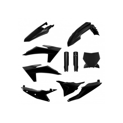 Peças plásticas pretas para motocicleta sobre fundo branco