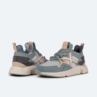 Ténis desportivos azul, cinzento e bege com sola grossa