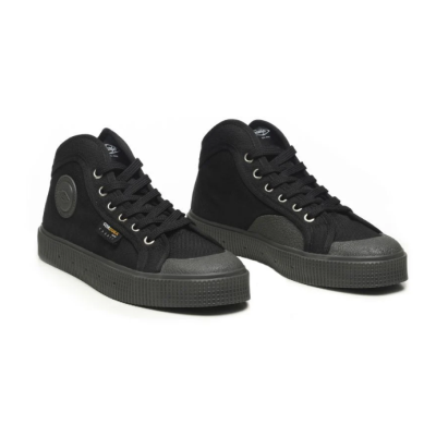 Sapatilhas pretas de cano alto com sola preta e atacadores